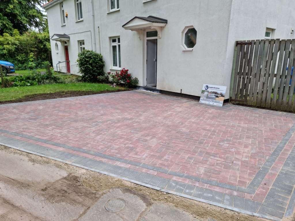 This is a newly installed block paved drive installed by Tenterden Driveways