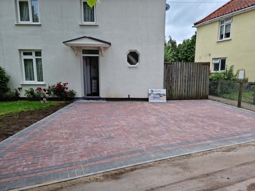 This is a newly installed block paved drive installed by Tenterden Driveways